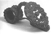 Mistřín - bronzová spona s pseudofiligránovou výzdobou